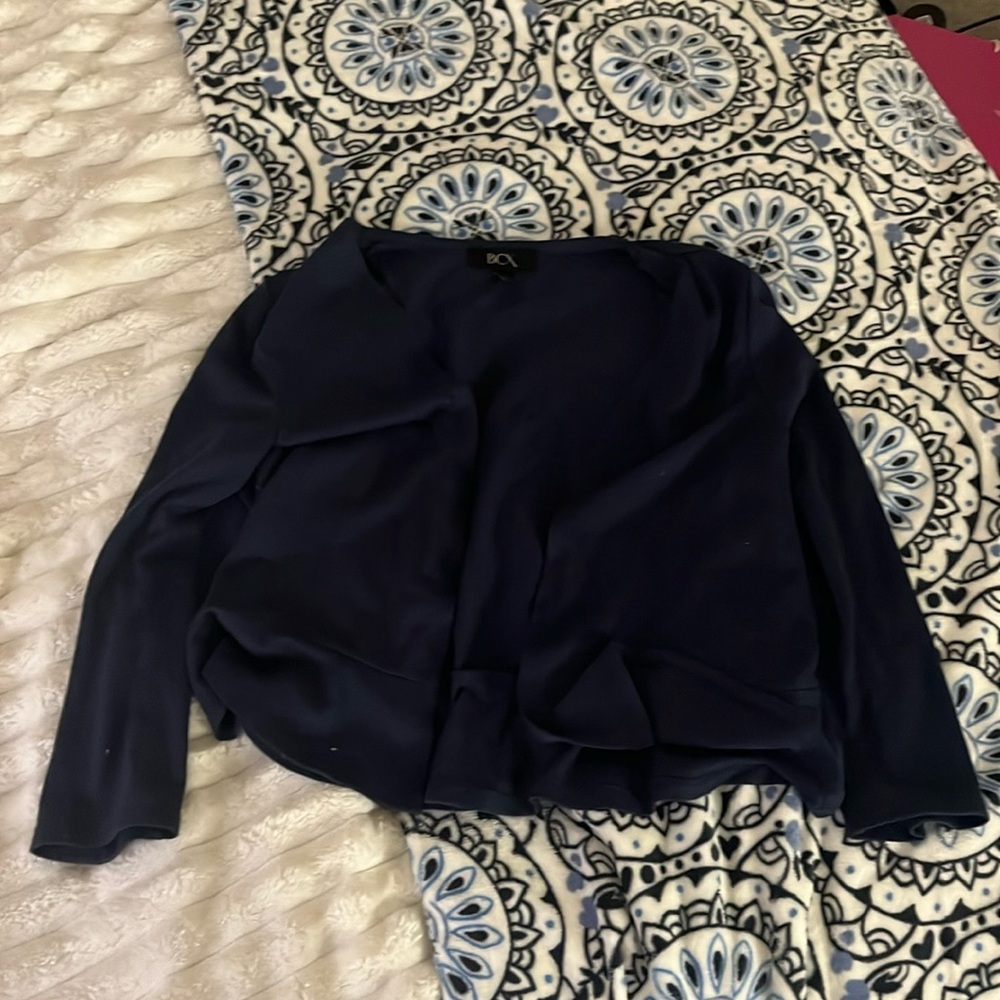 Long Sleeve Cardigan | Size XL but does run small | has a little ruffle bottom